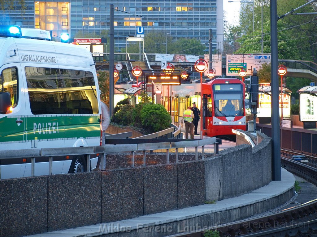 Person von Bahn erfasst Koeln Deutz Deutzer Freiheit P46.JPG